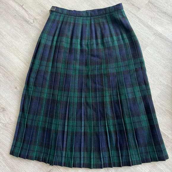 Pleated Skirt, Perfect for my fashionistas! - Picture 13 of 13